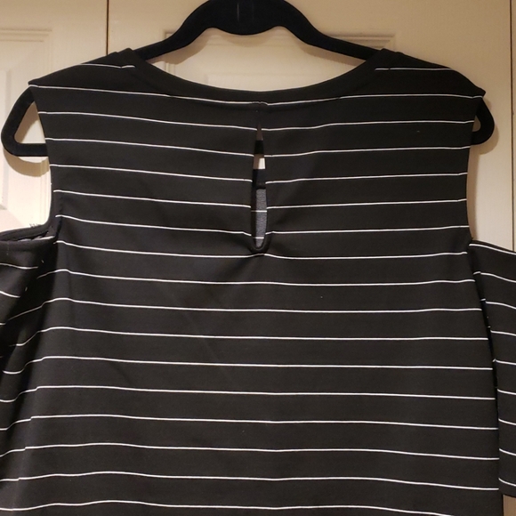 RW&CO Camber and Grace polyester Top - Picture 5 of 8